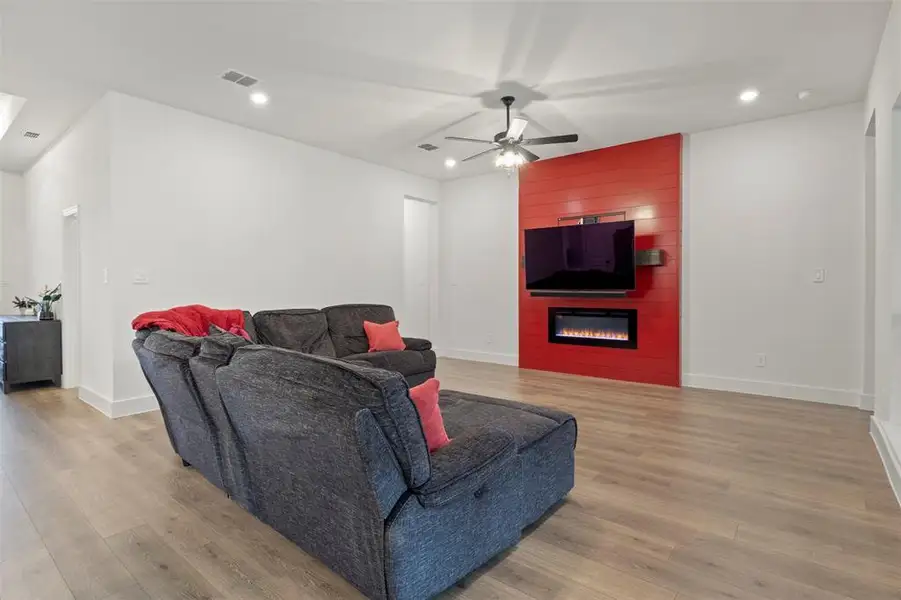 Furnished interior view inside a new home in , Saginaw (Image 7).