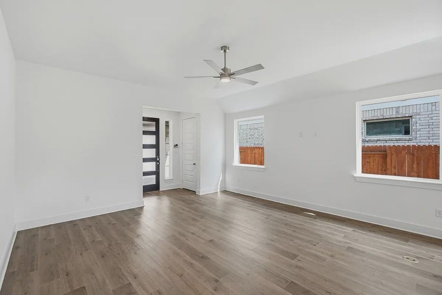 Spacious, unfurnished interior of a new home in Stillwater Ranch, San Antonio (Image 30).