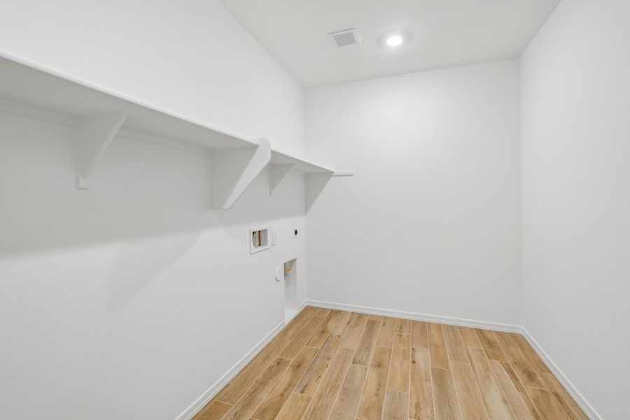 Spacious, unfurnished interior of a new home in Artisan at Asante, Surprise (Image 42). Spacious, unfurnished interior of a new home in Artisan at Asante, Surprise (Image 42).