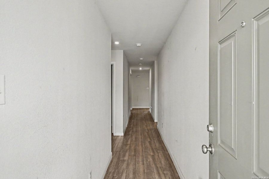 Spacious, unfurnished interior of a new home in Walnut Bend, Seguin (Image 22).