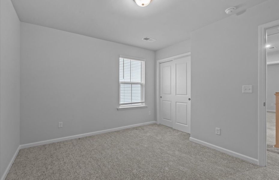 Spacious, unfurnished interior of a new home in Fox Hollow, Spartanburg (Image 34).