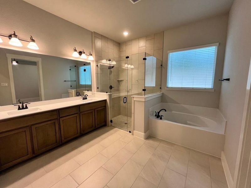 Furnished interior view inside a new home in Eagle Ridge Estates, Weatherford (Image 7).