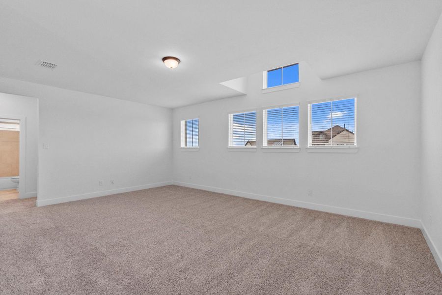 Spacious, unfurnished interior of a new home in Wildrye 45', Waller (Image 20).