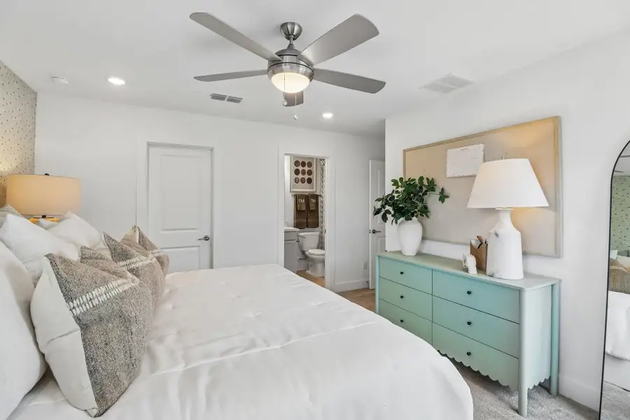 Representative furnished interior of a home built from the Sullivan by Taylor Morrison in Ryehill, Rosenberg (Image 30).