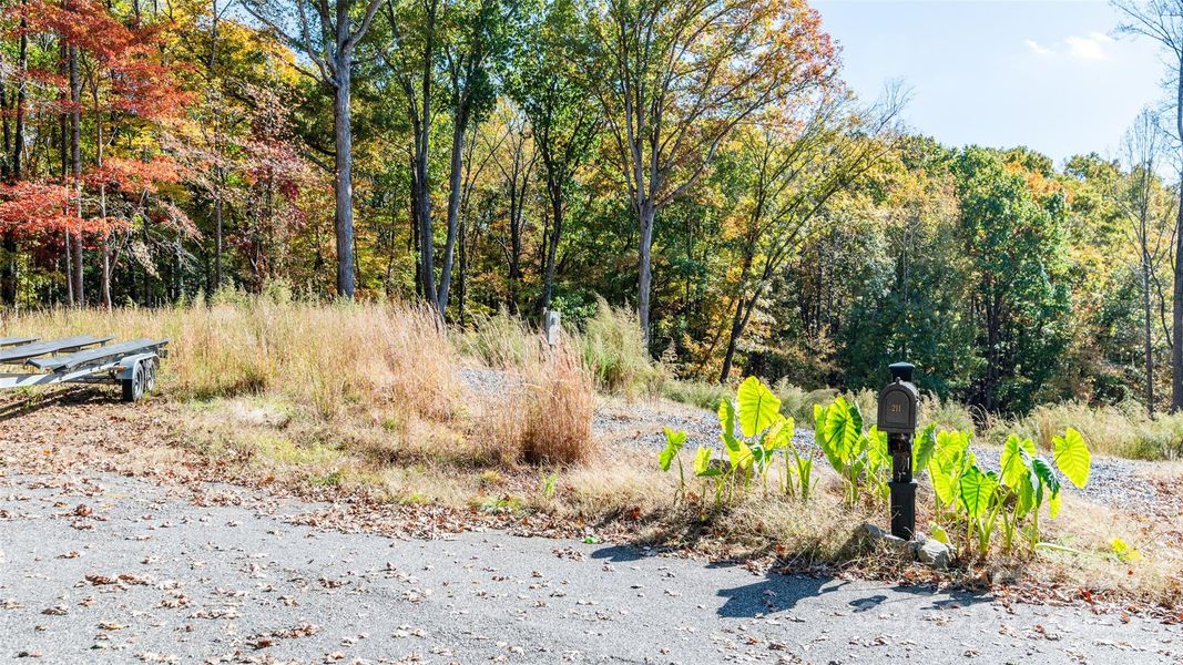 Natural landscape and outdoor views near in Statesville (Image 10). Natural landscape and outdoor views near in Statesville (Image 10).