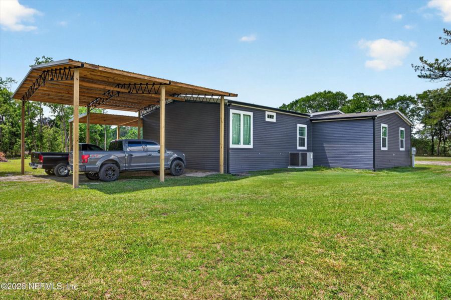 Exterior details and patio area of a home in , Starke (Image 19).