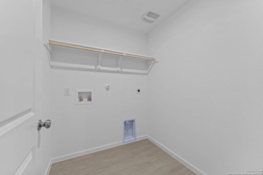 Spacious, unfurnished interior of a new home in Voss Farms: Watermill Collection, New Braunfels (Image 17).