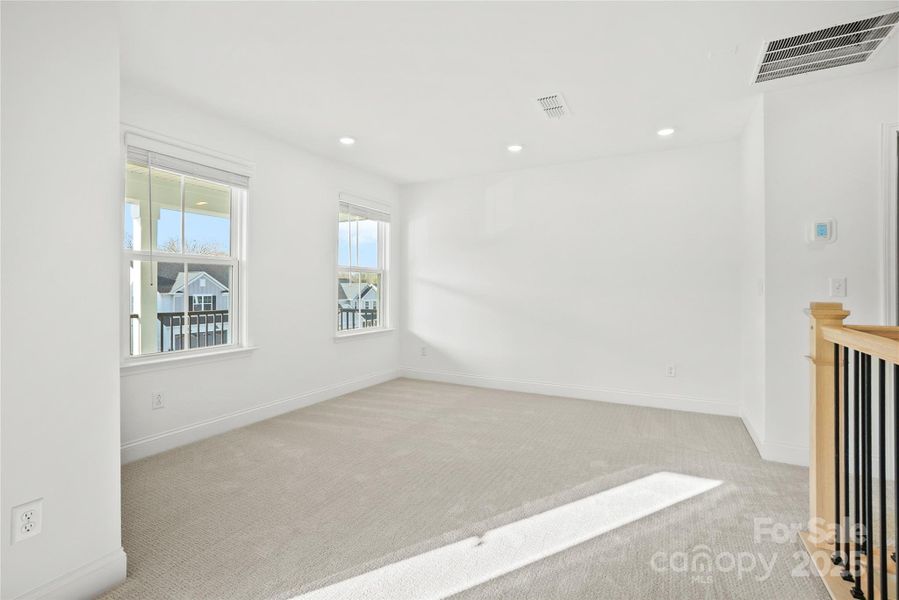 Spacious, unfurnished interior of a new home in Forest Creek, Waxhaw (Image 19).