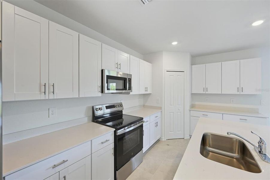 Furnished interior view inside a new home in Lennar at Turnleaf, Punta Gorda (Image 2).