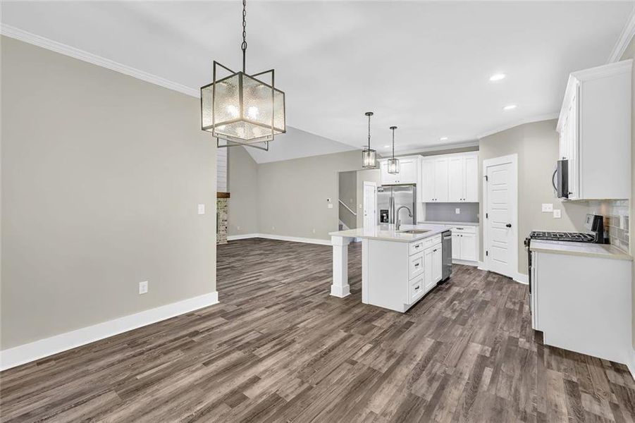 Spacious, unfurnished interior of a new home in , Macon (Image 23).