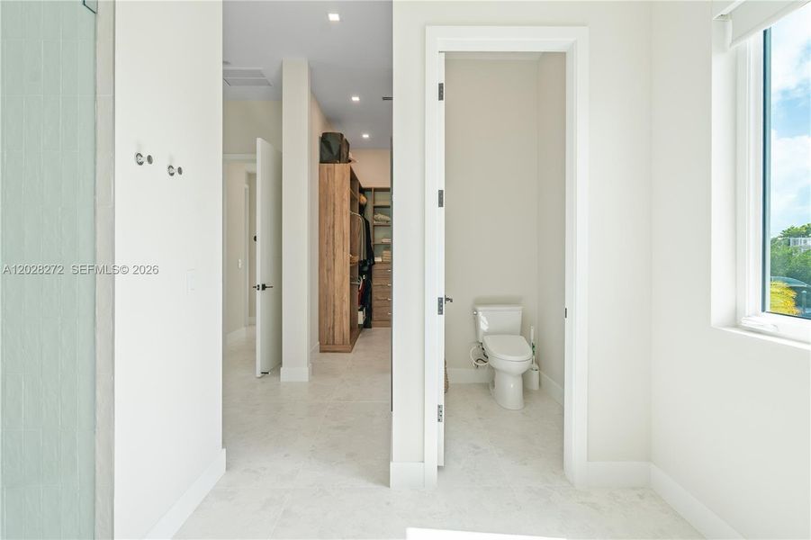 Furnished interior view inside a new home in , Marathon (Image 19).