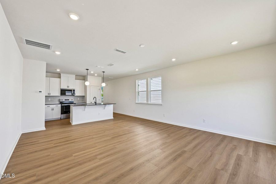 12-web-or-mls-Oakdale Dr-S2204-012 12-web-or-mls-Oakdale Dr-S2204-012