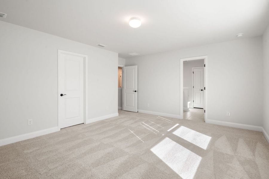 Spacious, unfurnished interior of a new home in Salem Bay, Beaufort (Image 15).