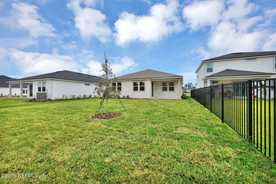 Exterior details and patio area of a home in Hyland Trail, Green Cove Springs (Image 22).