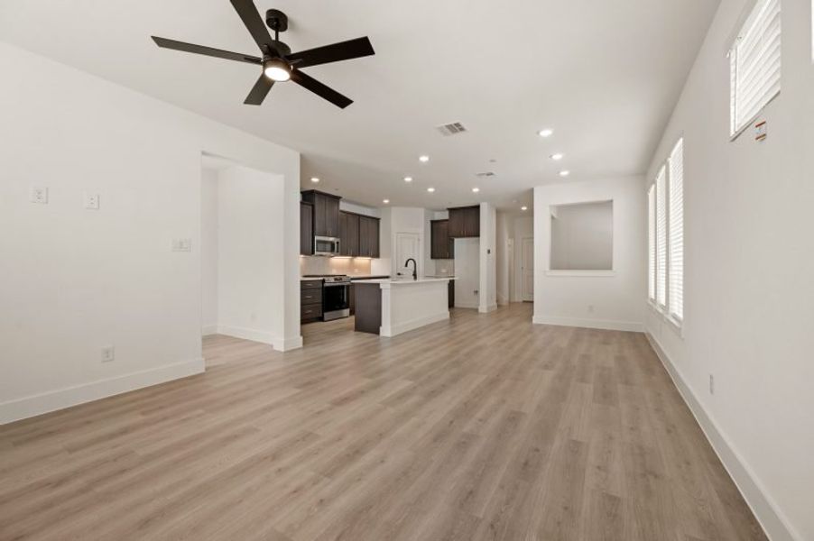 Spacious, unfurnished interior of a new home in Chelsea Commons, Allen (Image 20).