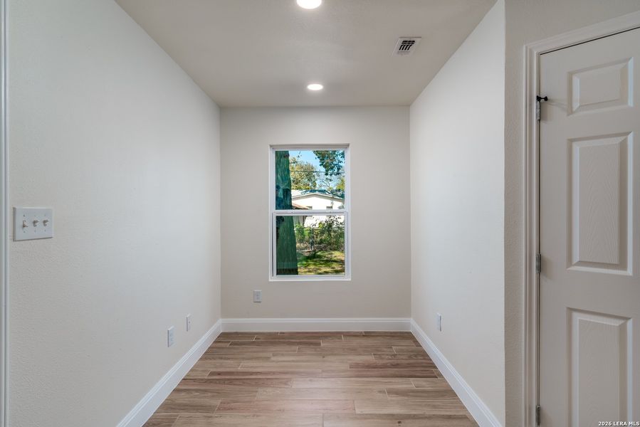 Spacious, unfurnished interior of a new home in , San Antonio (Image 28).