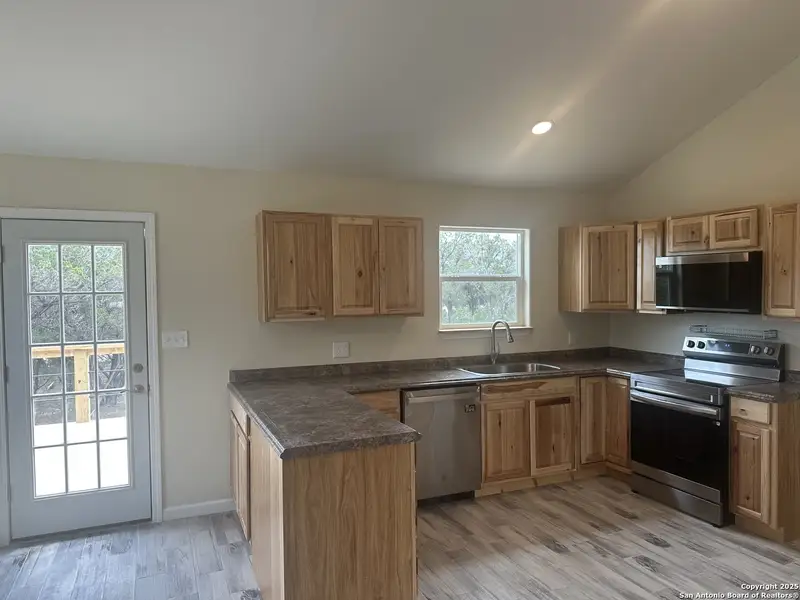 Furnished interior view inside a new home in , Bandera (Image 7).