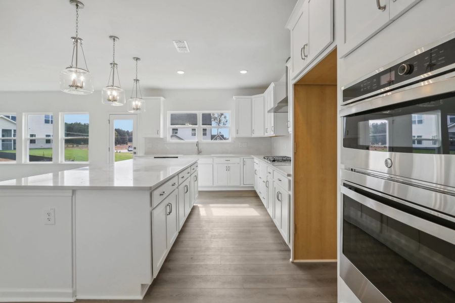 Representative images and renderings are for illustrative purposes. Actual structural options and design finishes of home may vary. Representative images and renderings are for illustrative purposes. Actual structural options and design finishes of home may vary.