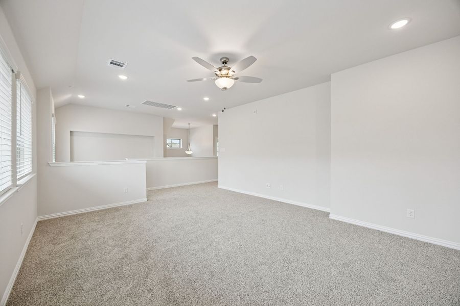 Spacious, unfurnished interior of a new home in Las Lomas, Forney (Image 20).