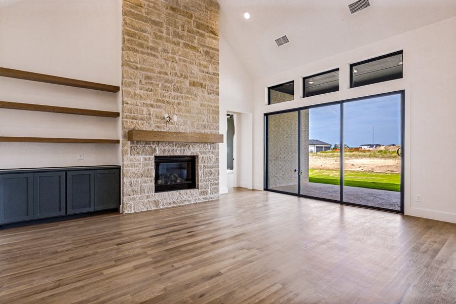 Spacious, unfurnished interior of a new home in Hilltop Ranch, Leander (Image 19).