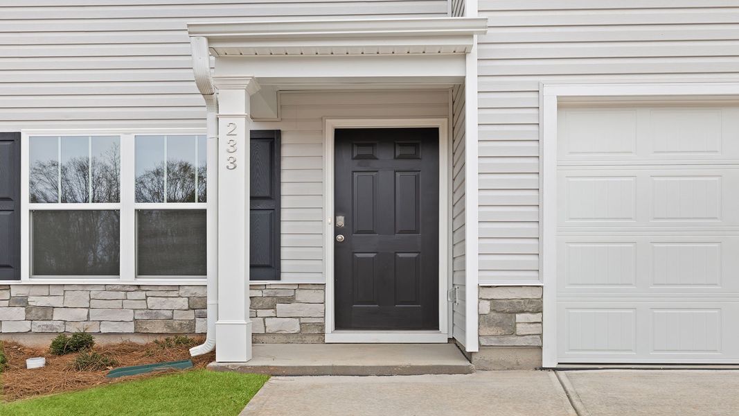 Exterior details and patio area of a home in Cedar Gap, Fountain Inn (Image 2).