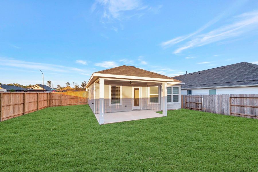 Exterior details and patio area of a home in Moran Ranch, Willis (Image 13).