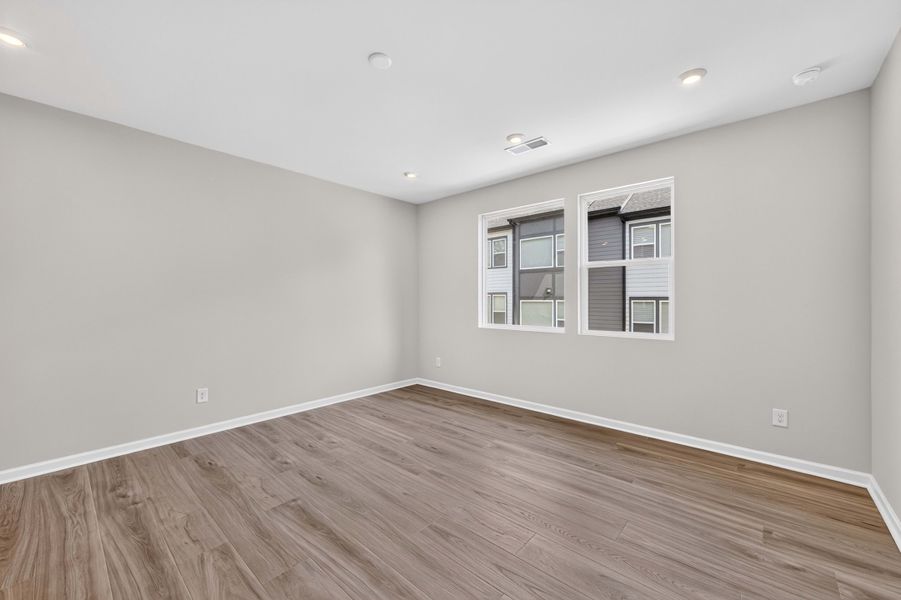 Spacious, unfurnished interior of a new home in Southmont, Charlotte (Image 20).