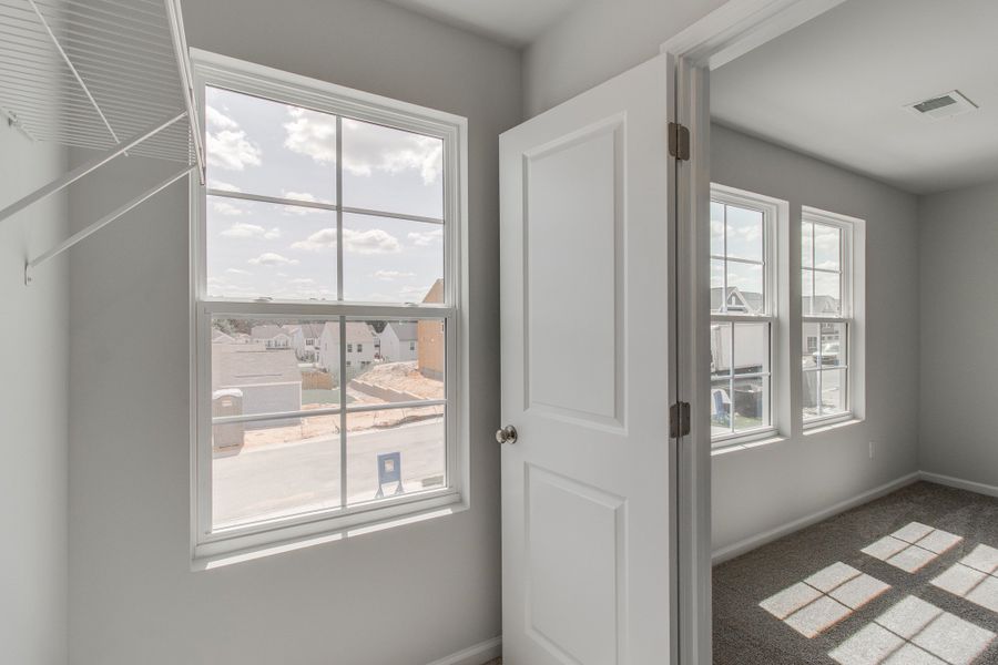 Spacious, unfurnished interior of a new home in Bluefield, Lexington (Image 41).