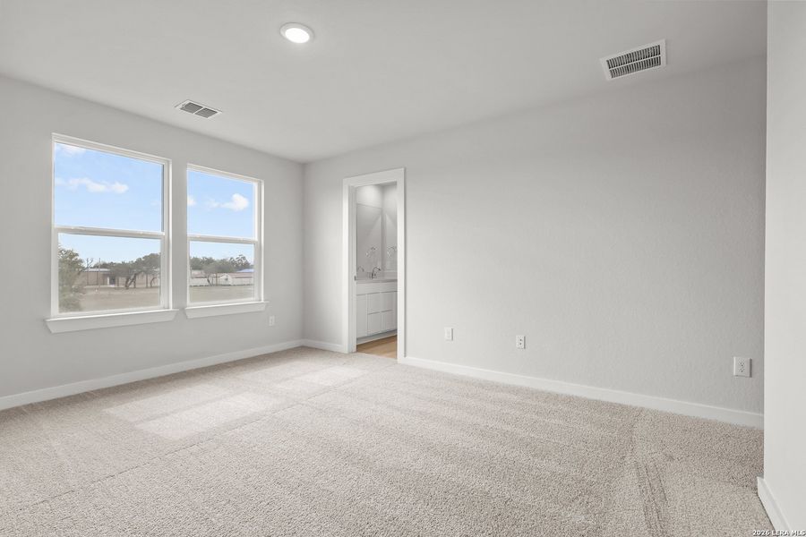 Spacious, unfurnished interior of a new home in Senna, Leon Valley (Image 17).