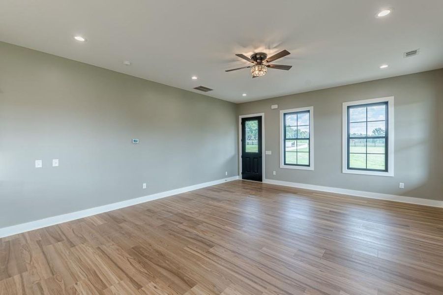 Spacious, unfurnished interior of a new home in , Bremen (Image 44).