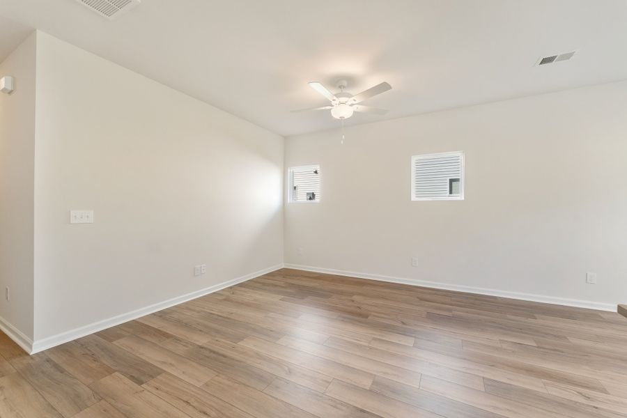Spacious, unfurnished interior of a new home in Edwards Station, Taylors (Image 18).