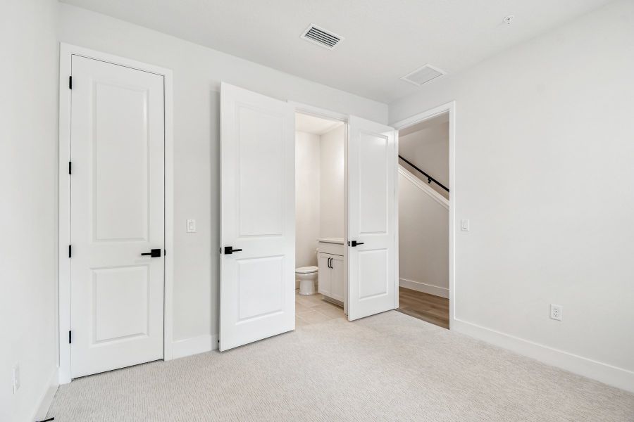 Spacious, unfurnished interior of a new home in Towns at Union, St. Petersburg (Image 13). Spacious, unfurnished interior of a new home in Towns at Union, St. Petersburg (Image 13).