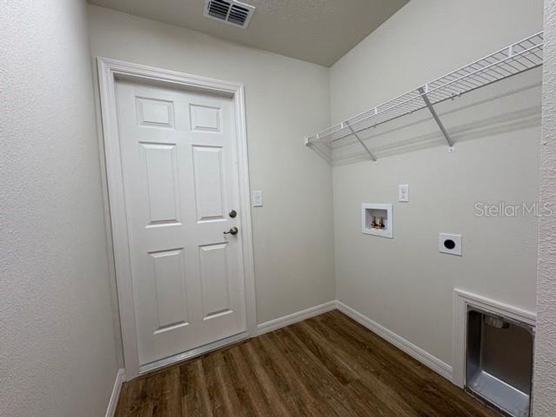 Spacious, unfurnished interior of a new home in , Ocala (Image 12).