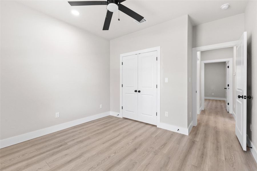 Spacious, unfurnished interior of a new home in , Brenham (Image 13).