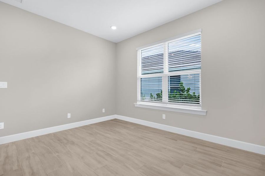 Spacious, unfurnished interior of a new home in Esplanade at Starling, Punta Gorda (Image 14).