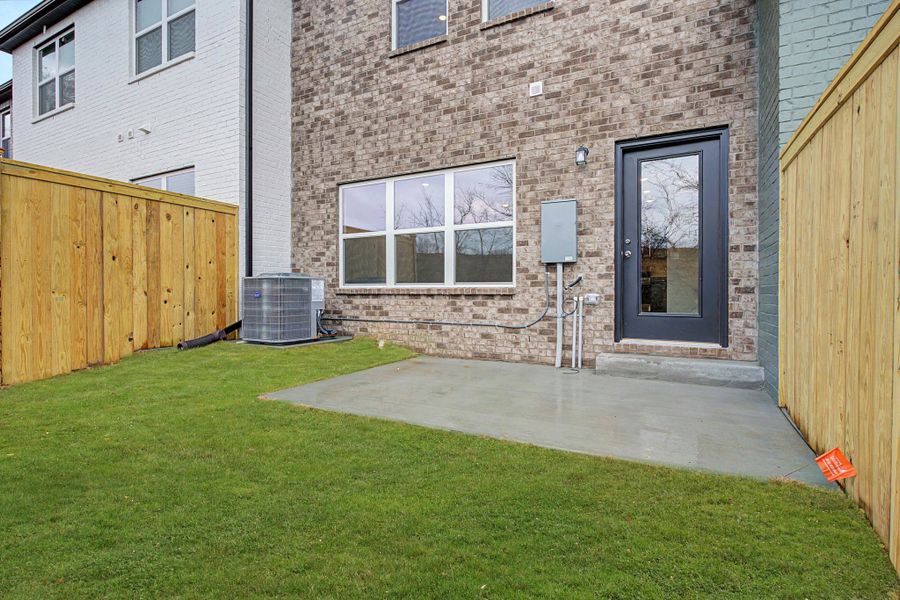 Exterior details and patio area of a home in Oxford Station, Gallatin (Image 27).