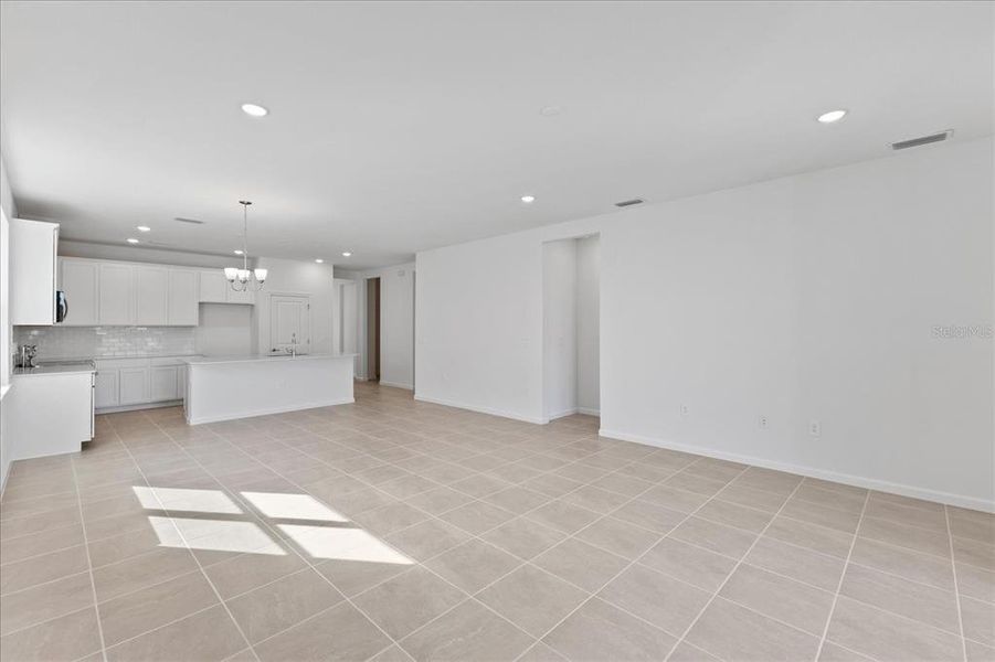Spacious, unfurnished interior of a new home in , Venice (Image 12).