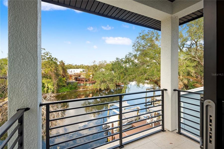Exterior details and patio area of a home in , Tampa (Image 29).