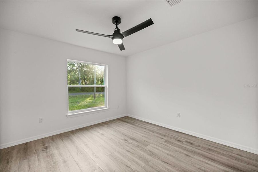Spacious, unfurnished interior of a new home in , Dunnellon (Image 11).