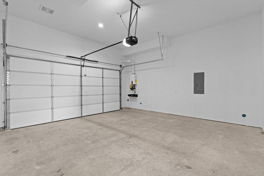 Spacious, unfurnished interior of a new home in , Austin (Image 19).