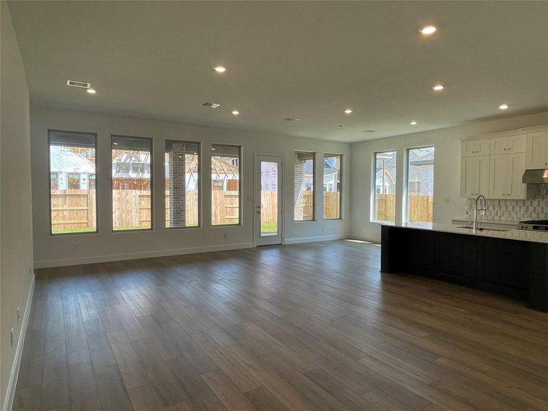 **Photos are a representation of the floor plan. This is not the actual homesite.**