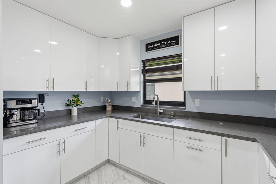 62-web-or-mls-18477_W_Sycamore_Dr_06527