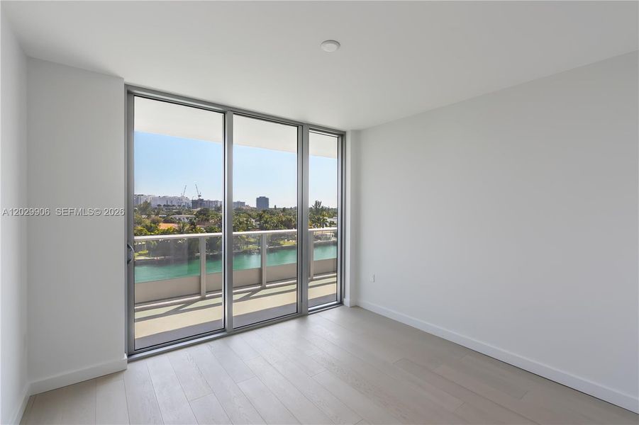 Spacious, unfurnished interior of a new home in , Bay Harbor Islands (Image 8).