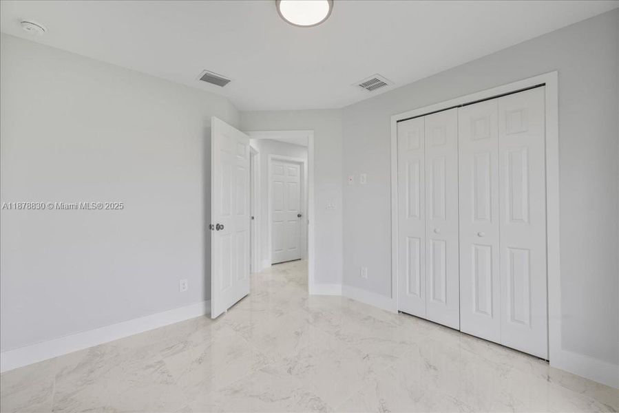 Spacious, unfurnished interior of a new home in , Lehigh Acres (Image 24).