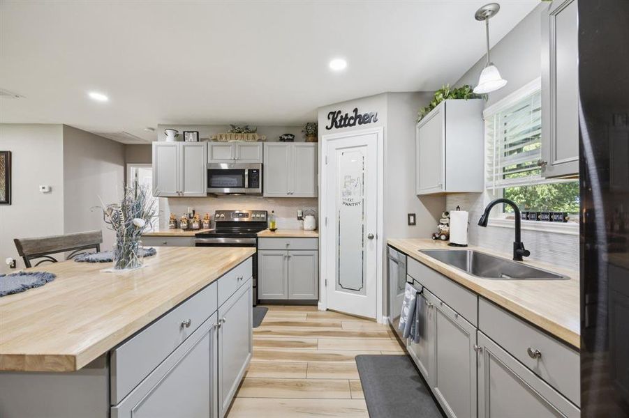 Furnished interior view inside a new home in , Weatherford (Image 8).