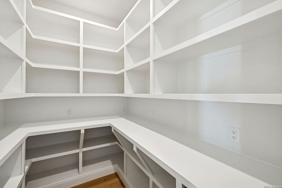 Spacious, unfurnished interior of a new home in , San Antonio (Image 27).