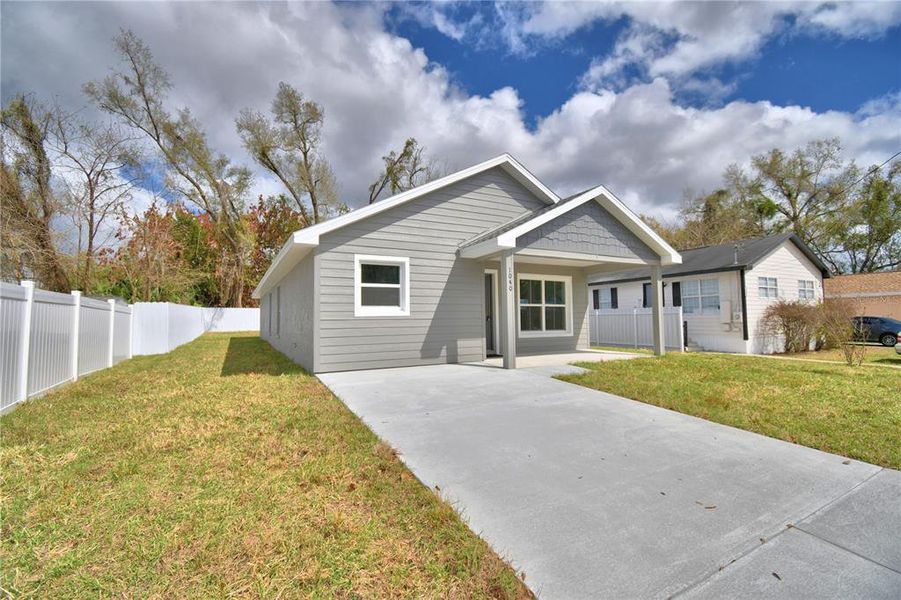 Front exterior of a new home in , Bartow, FL, highlighting curb appeal (Image 25).