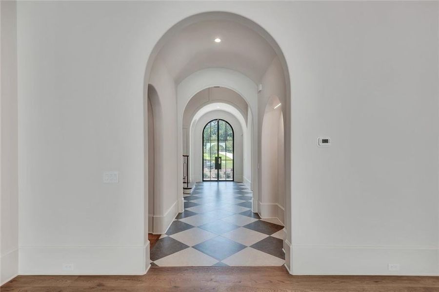 Spacious, unfurnished interior of a new home in , Alpharetta (Image 26).