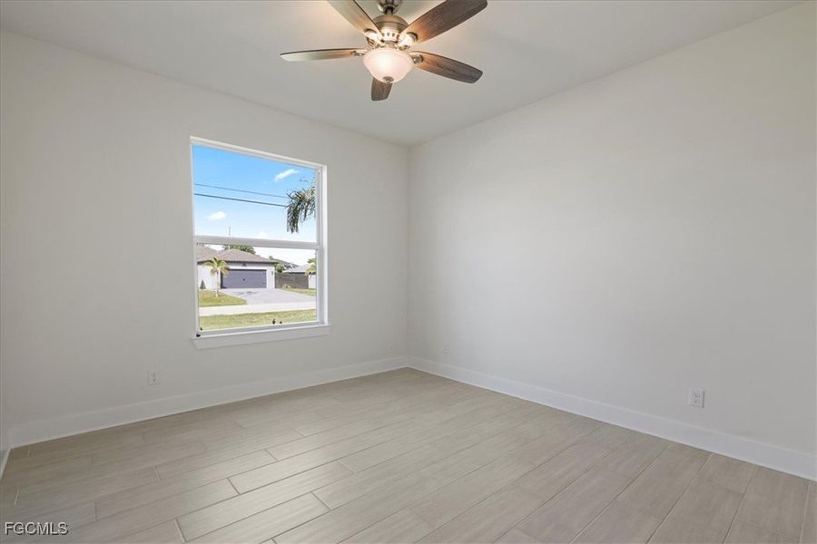 Spacious, unfurnished interior of a new home in Cape Coral, Cape Coral (Image 37).