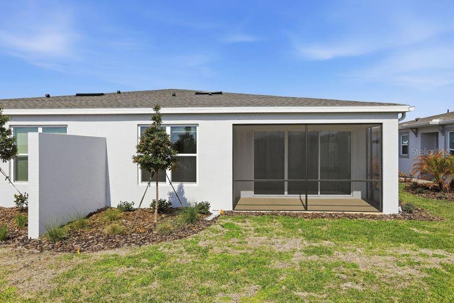 Exterior details and patio area of a home in Center Lake Ranch Community Group Page, St. Cloud (Image 3).